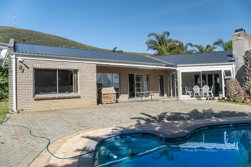 6 Bedroom Property for Sale in Plattekloof Western Cape